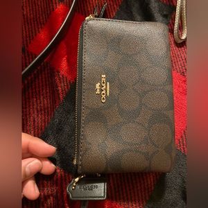 Coach doble zipper wristlet